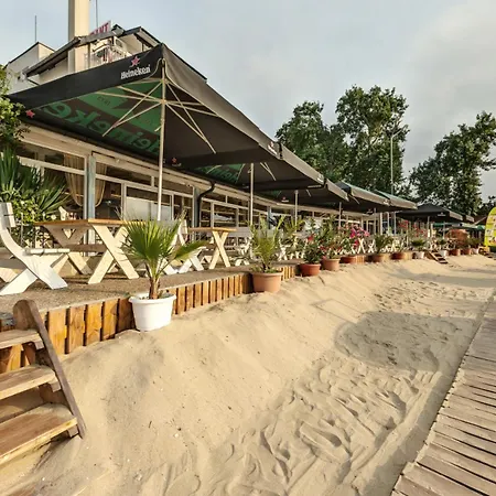 公寓式酒店 с чадъри и шезлонги на плажа - свети никола каваците *